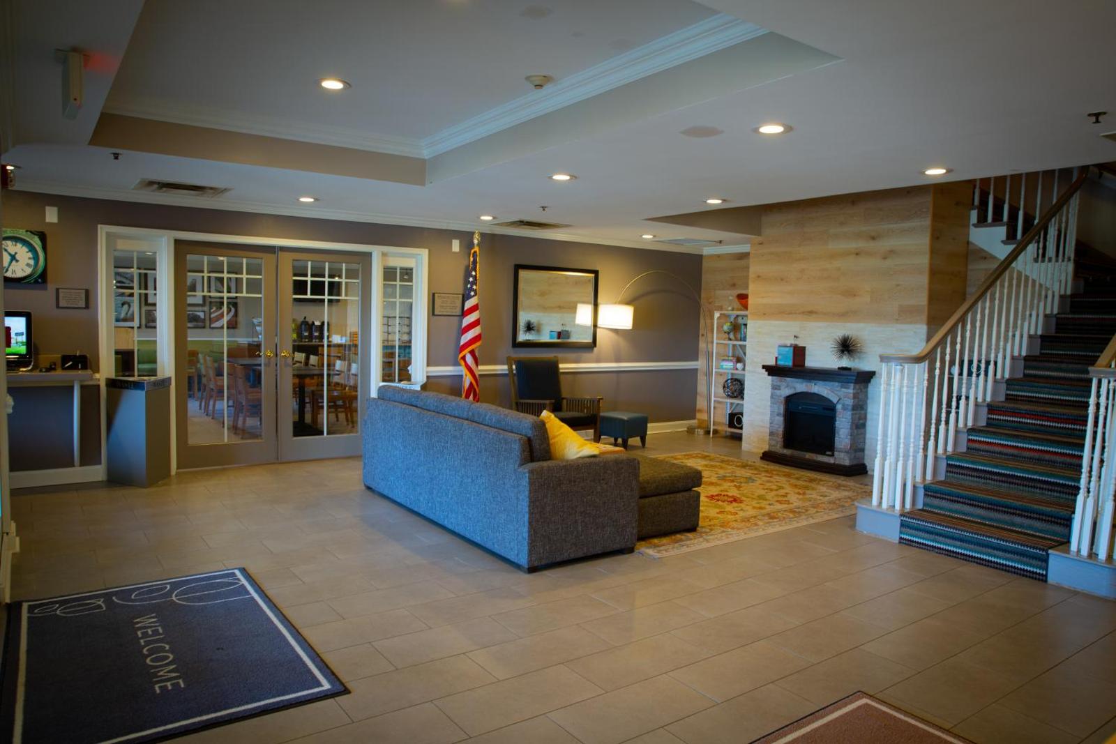 Country Inn & Suites by Radisson Burlington (Elon) NC Main image 1